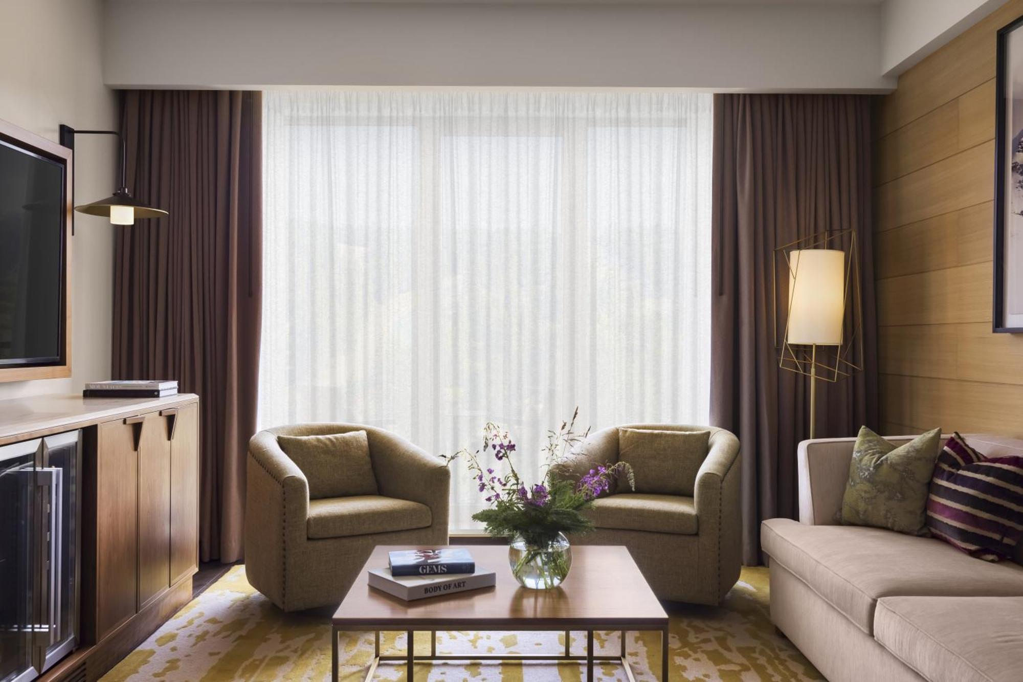 Viceroy Kopaonik Serbia Eksteriør bilde A living room in a suite at the Mandarin Oriental, Hong Kong