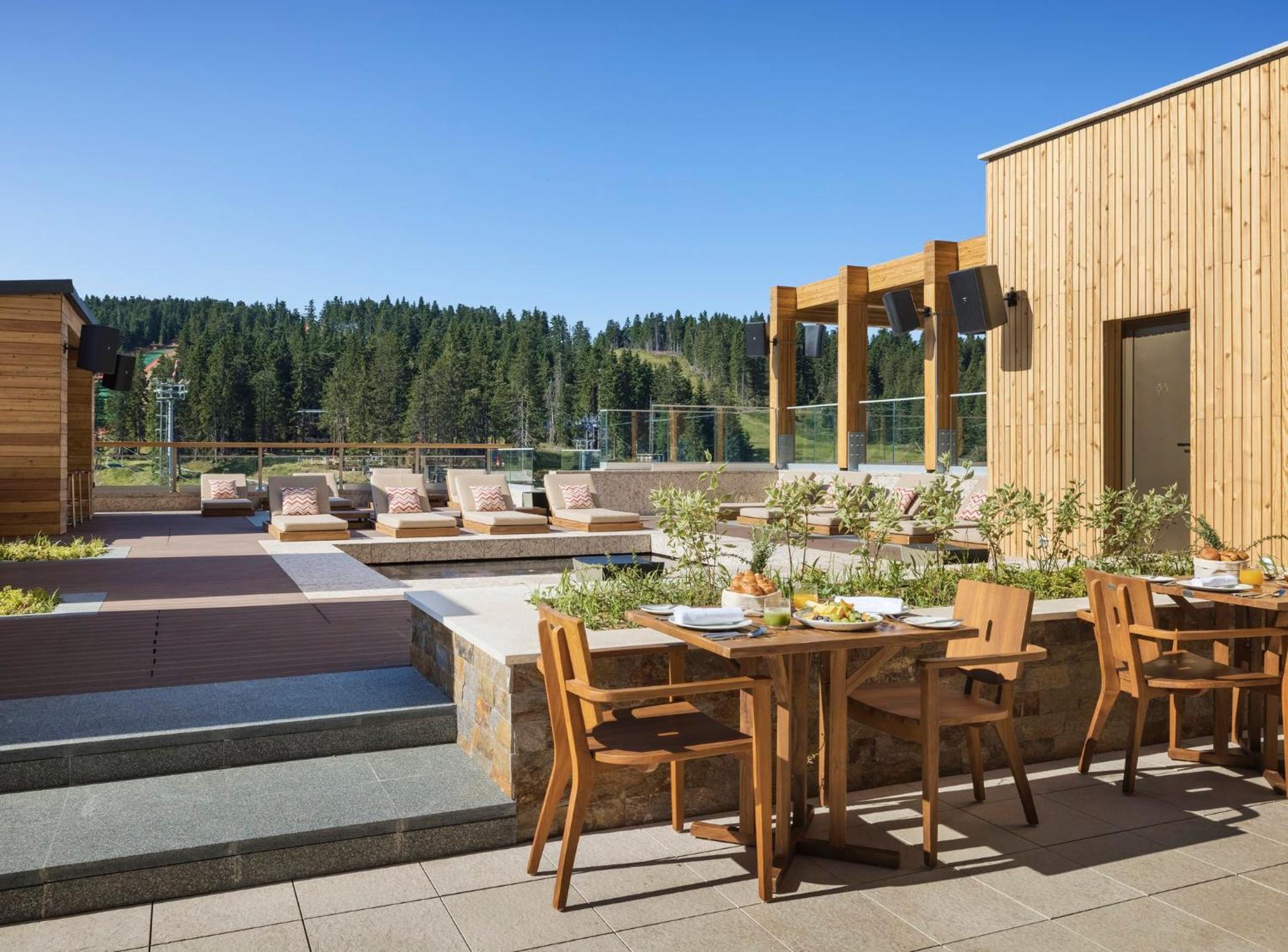 Viceroy Kopaonik Serbia Eksteriør bilde The rooftop terrace at the Hotel