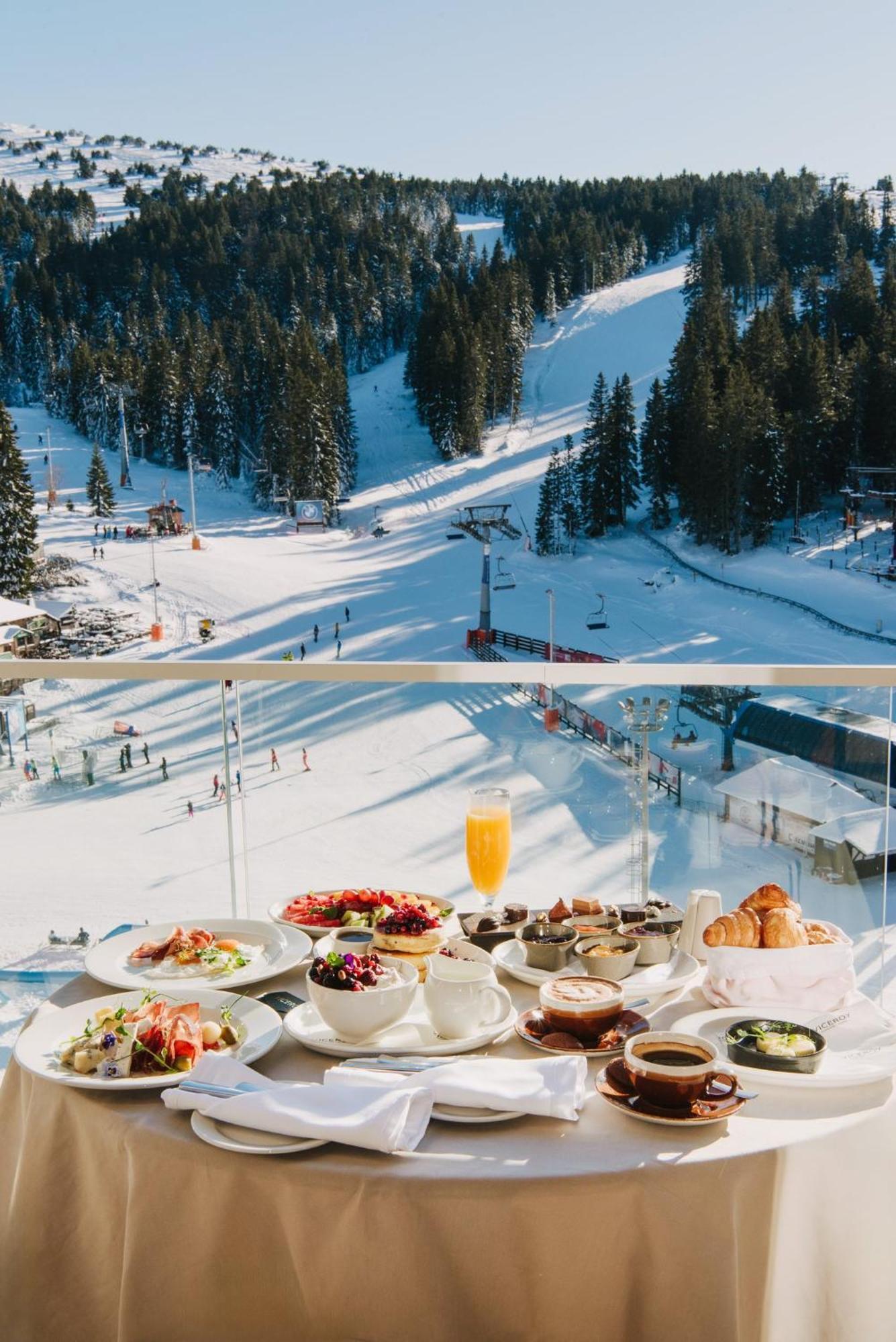 Viceroy Kopaonik Serbia Eksteriør bilde Breakfast at the Hotel