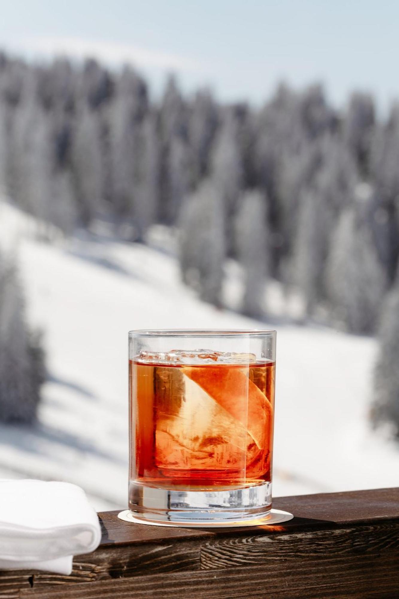 Viceroy Kopaonik Serbia Eksteriør bilde A glass of ice tea